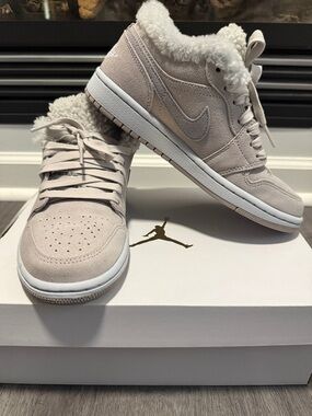 NWT Nike Women’s Air Jordan Sherpa Lined